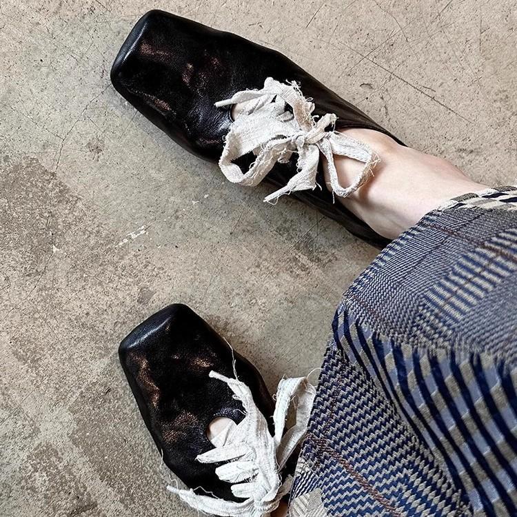 Spot second hair! Retro literary square head small leather shoes high sense thick heel front lace-up ballet style versatile single shoes women