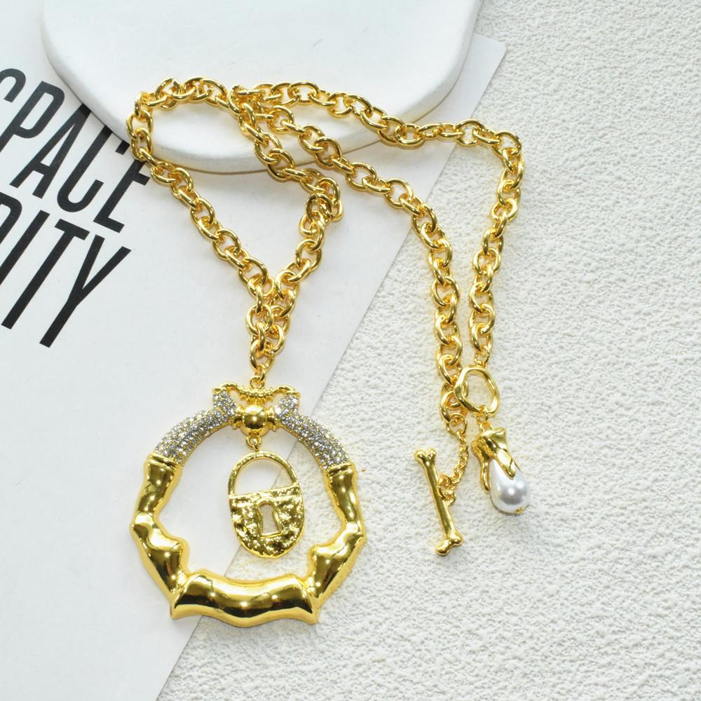 Exaggerated Vingate Metal Alloy Lock Pendant Dangle Earrings for Women Jewelry Fashion Show Model Statement Earrings Accessories