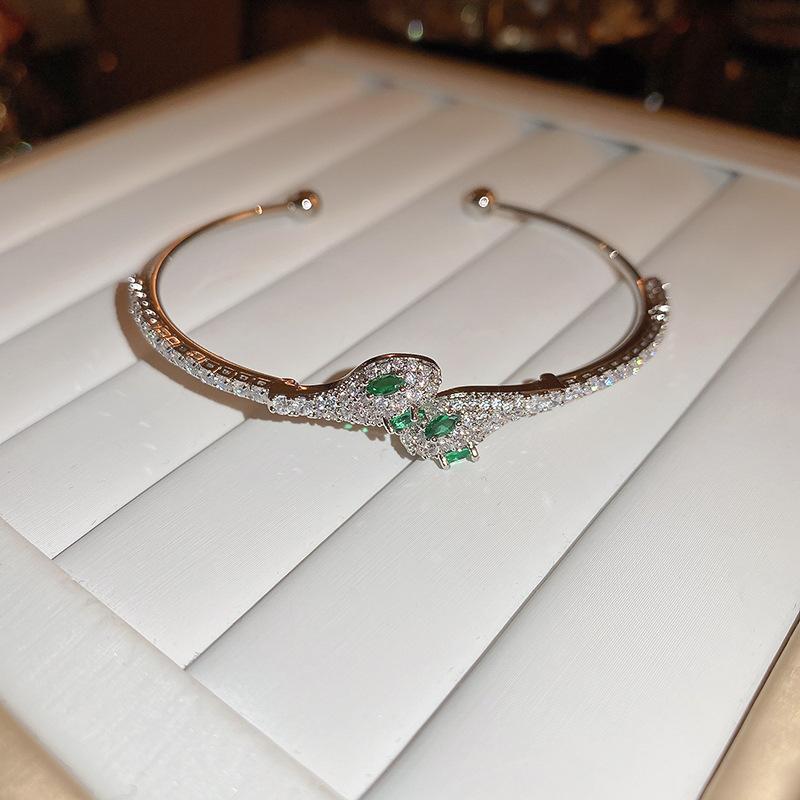 

Легкий розкішний браслет високого класу з мікроінкрустацією цирконами з модним темпераментом, нішевим та універсальним браслетом, аксесуар ручної роботи