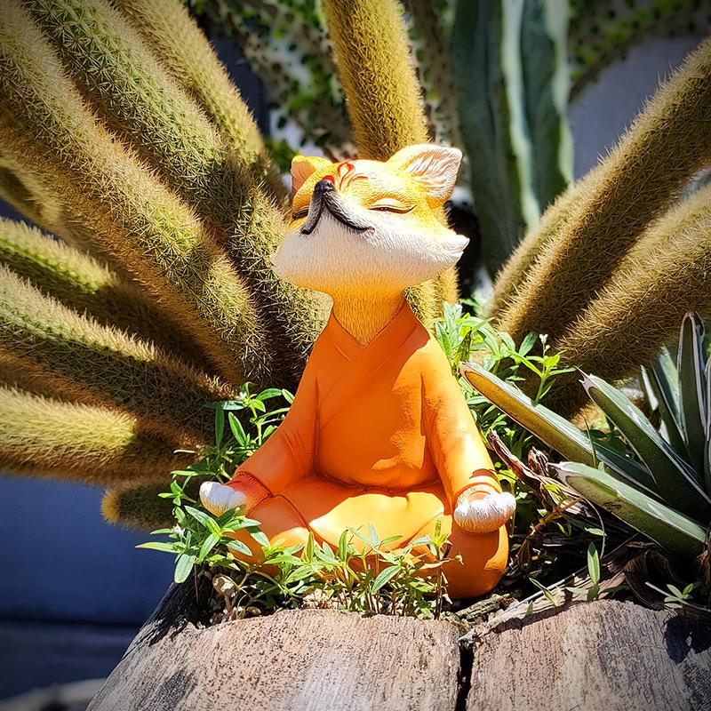 "Zen Vit Räv Suckulent Bonsai: Mediterande Räv Prydnad för Trädgård, Balkong eller Bilinredning"