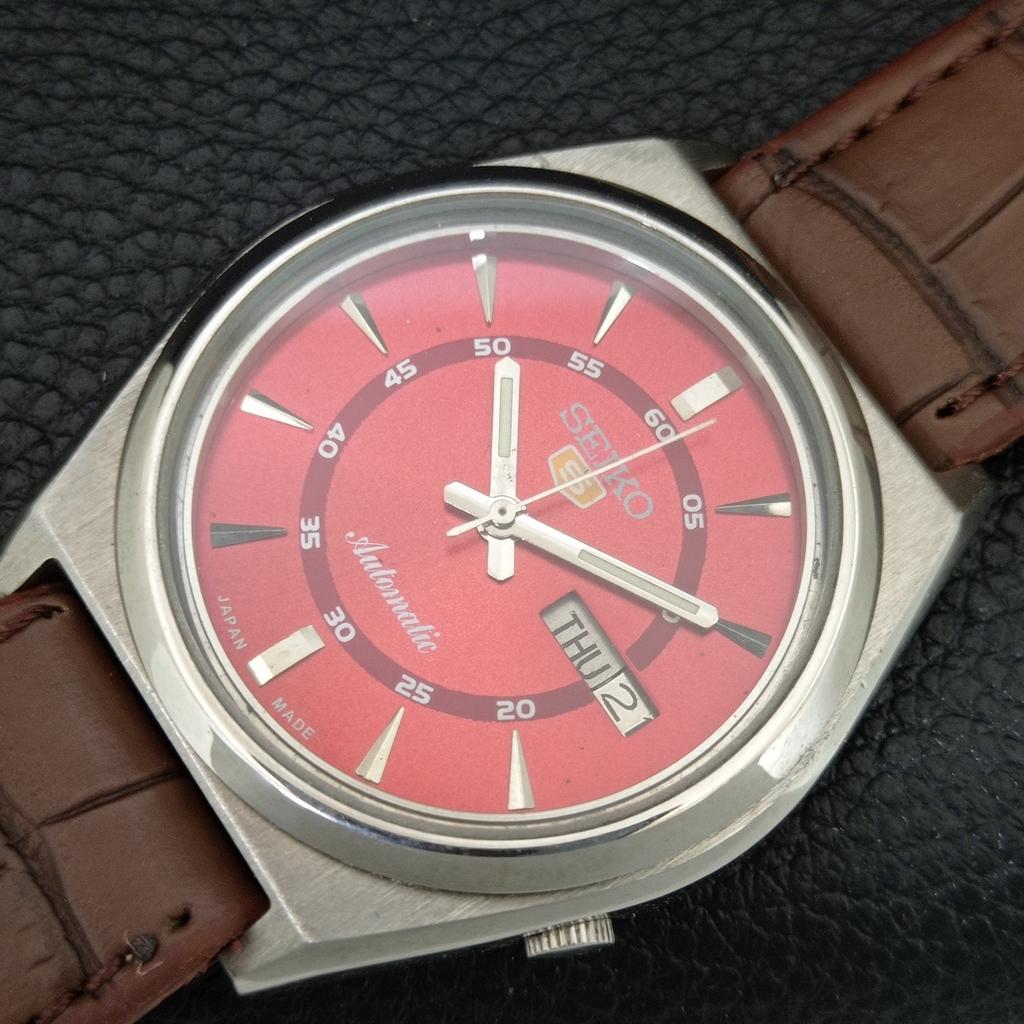 VINTAGE SEIKO 5 AUTOMATIC JAPAN MENS RED COLOR DIAL WATCH a709102-1