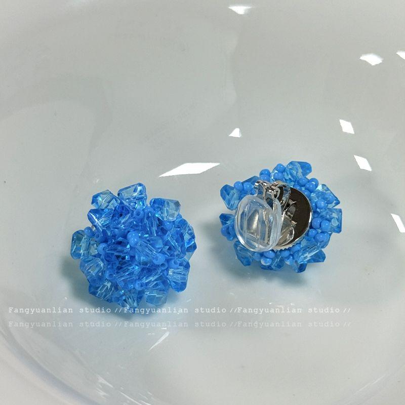 

Sunrise River Flower Red Fire Color Beaded Flower Earrings for Women Niche Style Design Sense Earrings Unique Ear Clip Earrings Summer ice extract blue triangle clip