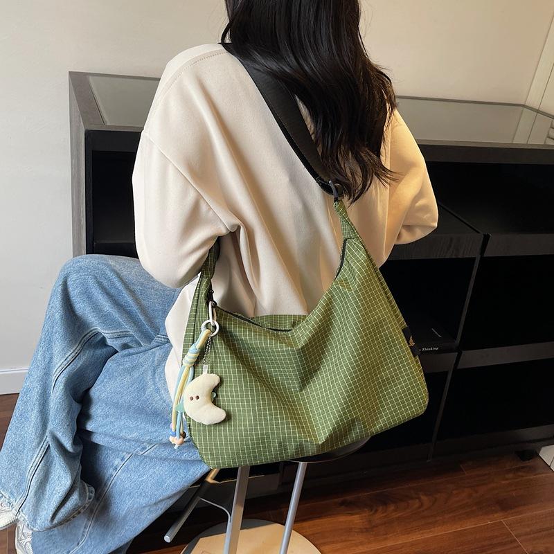 Student large-capacity bag 2025 new pleated fabric underarm bag shoulder messenger bag niche commuter bag