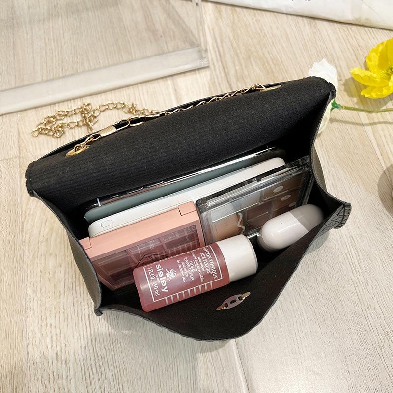 Chain Embossed Small Square Bag New Autumn Lady Fashion Hand Carry Shoulder Messenger Bag Casual Simple Small Square Bag