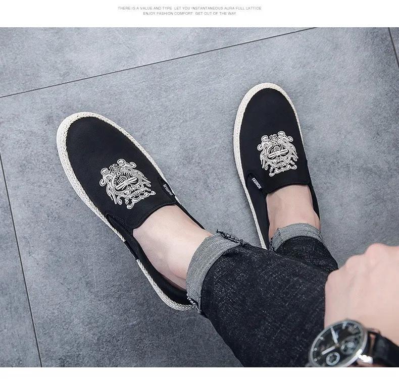 Fashion Coslony New Men Casual Loafers Classic Flat Men Shoes Embroidered Tiger Shoes Letter Printing Slip On Footwear Male Plimsolls