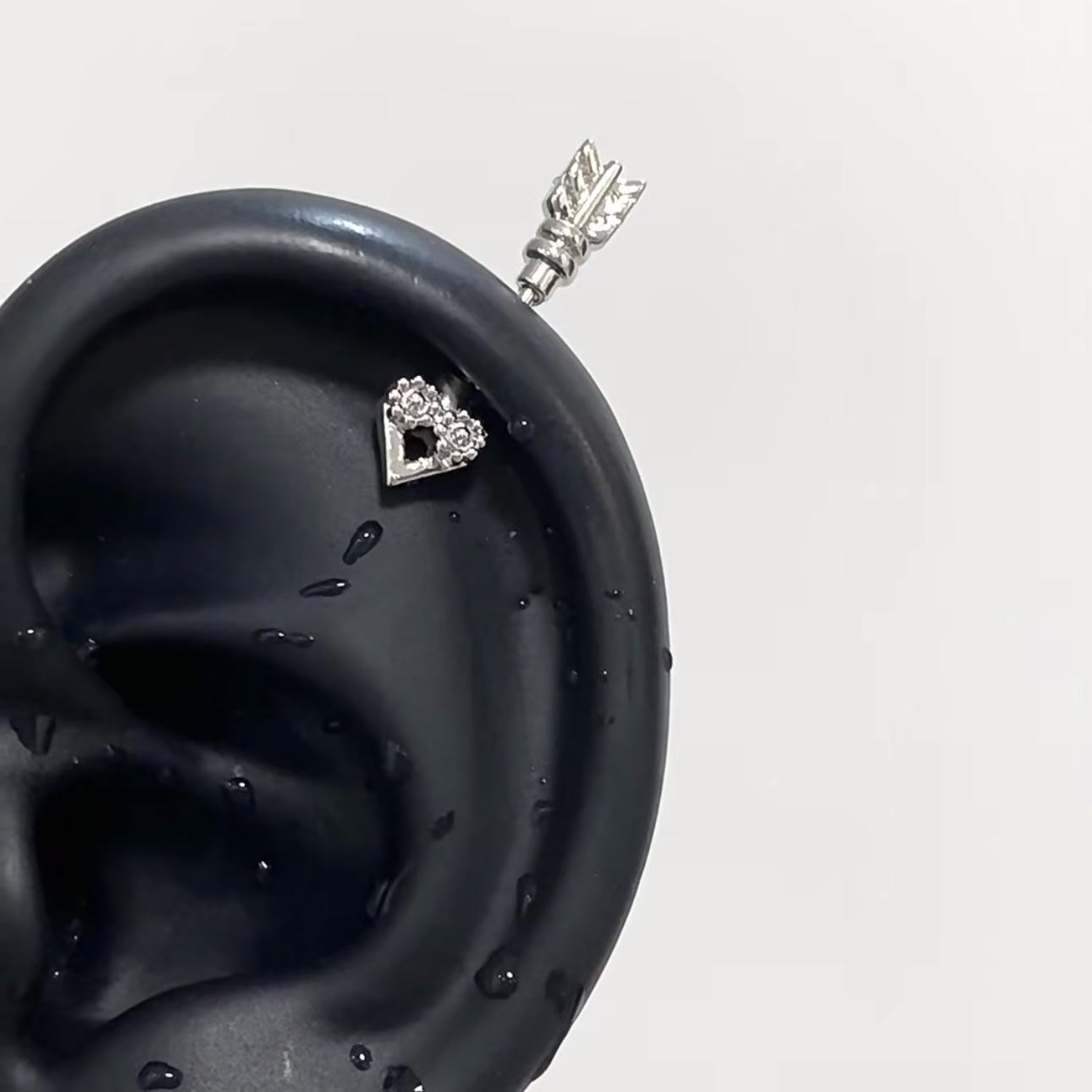 

«Стильные вертикальные серьги-гвоздики в форме ушных косточек — гипоаллергенный медицинский титан, международный модный дизайн»