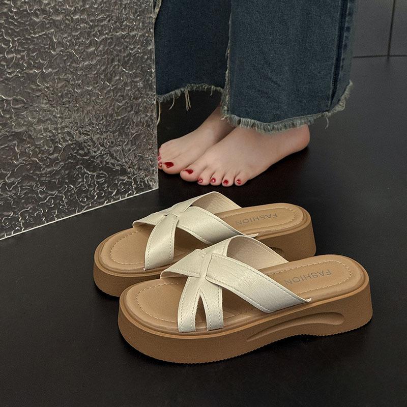 

Интернет-знаменитости популярные толстая подошва шлепанцы женские летние 2025 новые модели с юбками французские высококлассные популярные сандалии в этом году 40