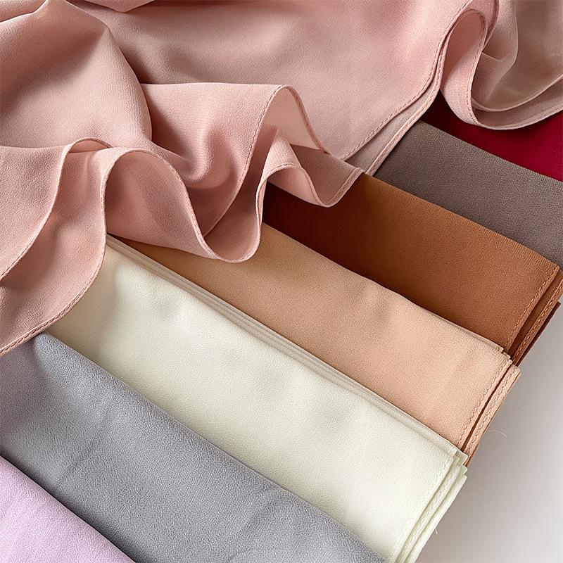 Malaysischer einfarbiger Ethno-Stil Satin langer Schal Monochrom Perle Chiffon Kopftuch