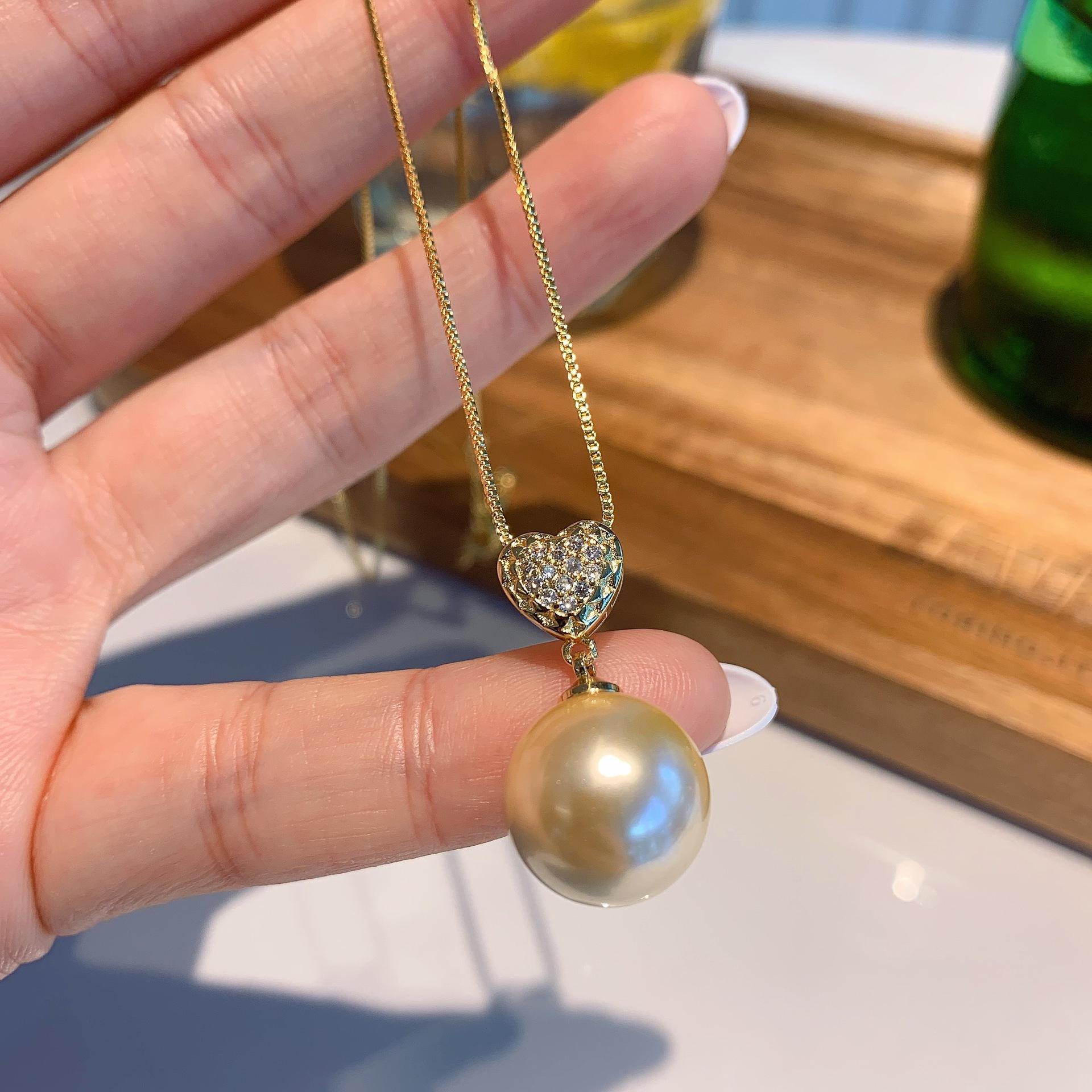 

Tiktok Live Broadcast Of Australian Fritillaria Pearl Pendant Female Personality Cool Wind Gold Necklace Bone Chain