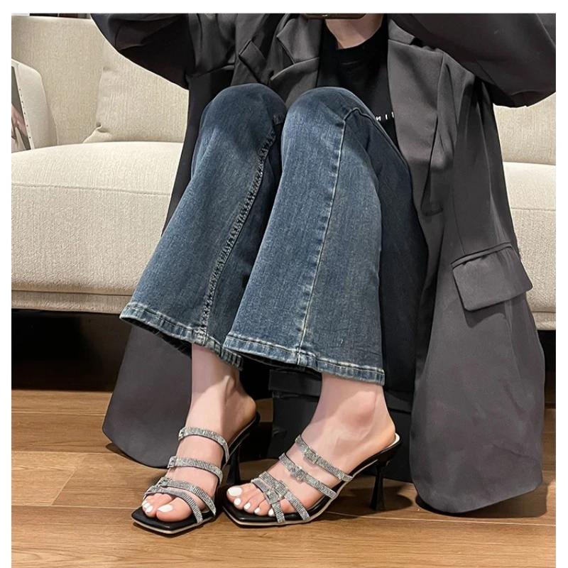 Damen Übergröße Hausschuhe Strasssteine Dünne Absätze Gürtelschnalle Schuhe Damen Kleid Quadratische Zehen Sommer Mode Zapatillas De Mujer
