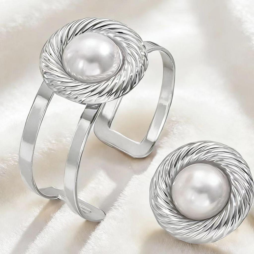 Set Bracciale & Anello Metallico con Perle a Spirale Regolabile - Gioielli Geometrici da Donna
