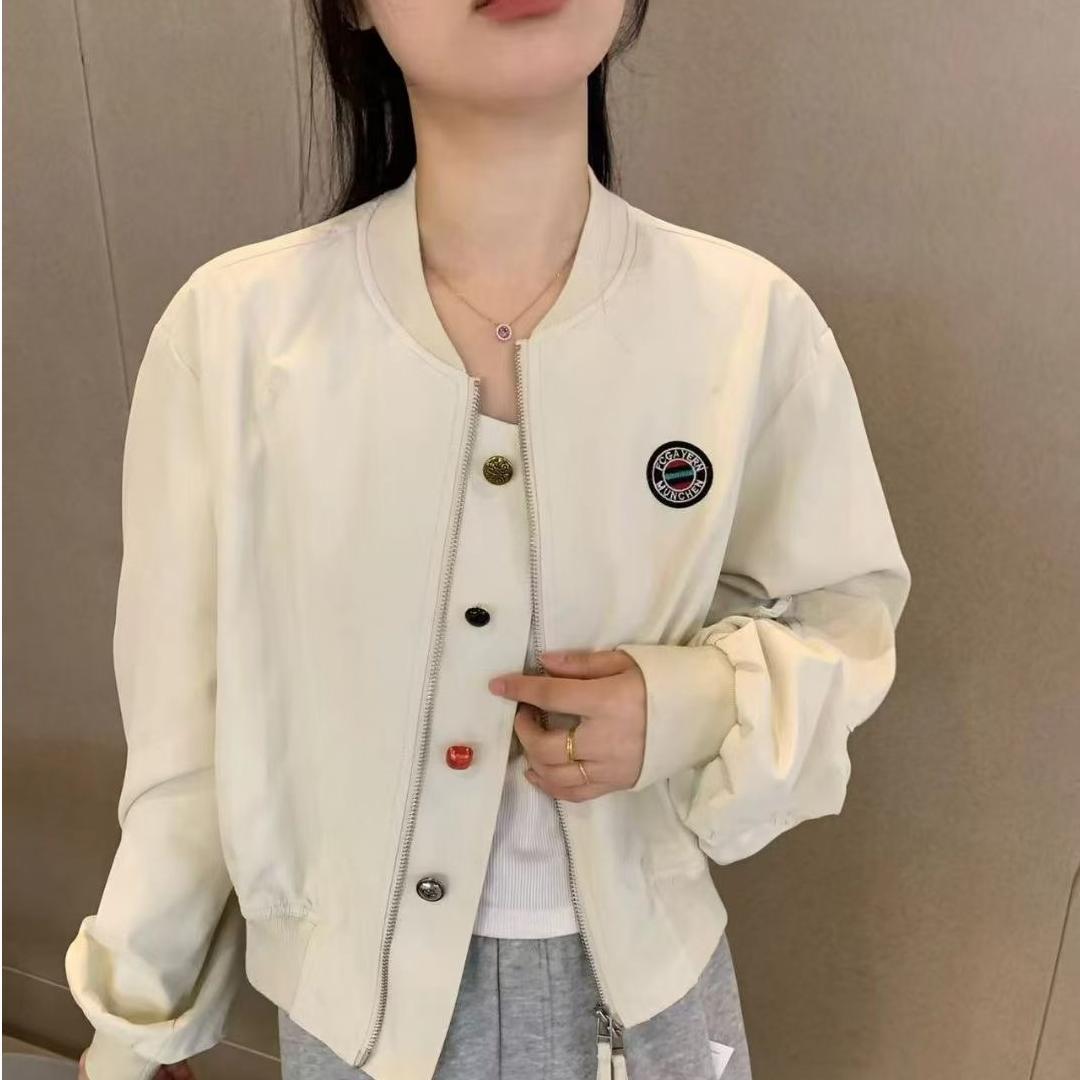 

Женская модная повседневная бейсбольная куртка 2025: Высококлассное короткое пальто, омолаживающее, для весны и осени Medium грязно-белый