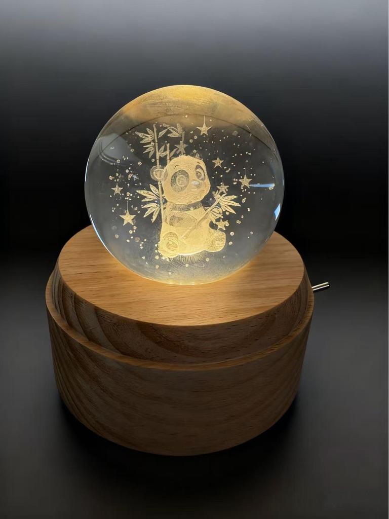 Świecąca Kryształowa Kula Lampka Nocna z Drewnianą Podstawą - Kreatywny Prezent Świąteczny i Dekoracja Biurka