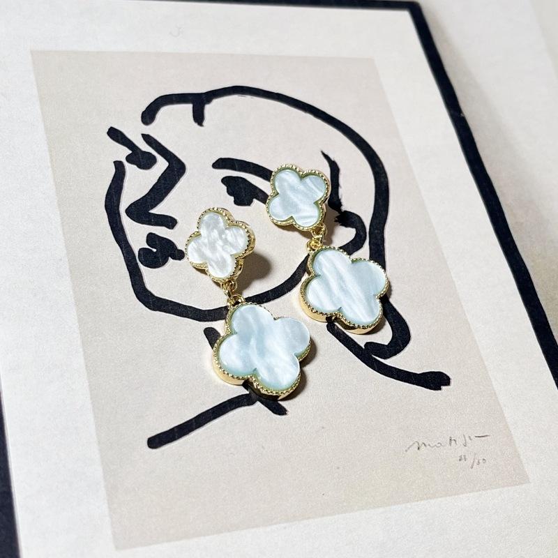 Orecchini Classici Erba Portafortuna per Donna Orecchini di Design di Nicchia Lusso Leggero di Alta Qualità Orecchini Temperamento