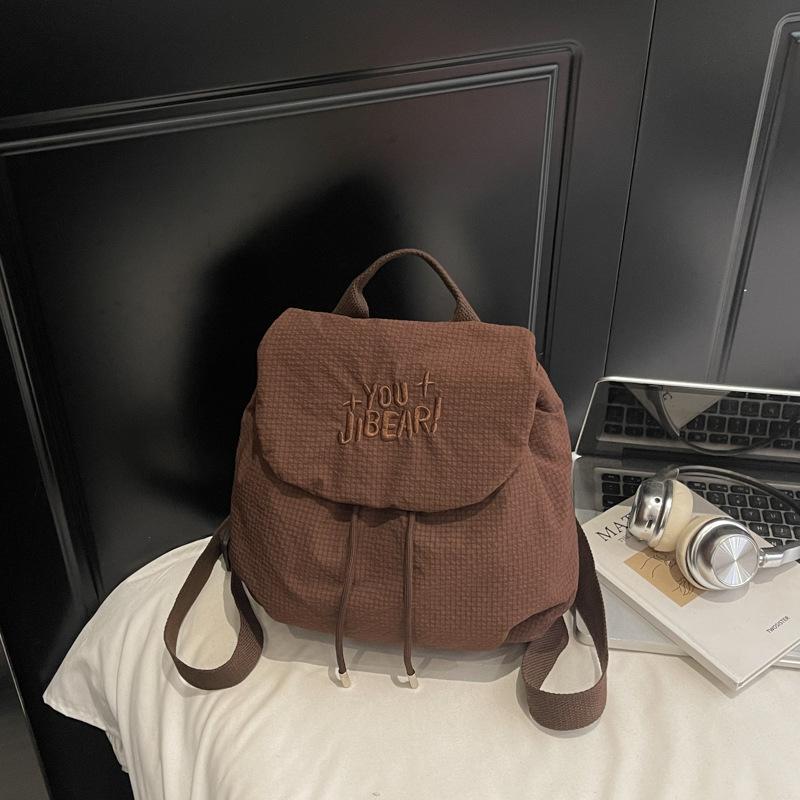 

Korean letter drawstring backpack 2025 new leisure outdoor sports lightweight backpack college student schoolbag trend темно-коричневого