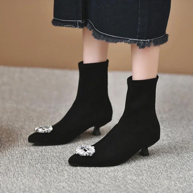

2025 Горячие продажи Новые женские ботильоны на среднем каблуке Зимняя обувь Черные ботильоны с острым носком Стразы Формальная обувь для женщин 40