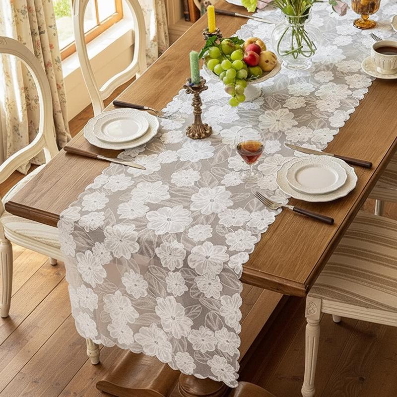 

New lace table flag, wedding restaurant atmosphere dust cover, outdoor camping decorative cloth non-slip and wear-resistant 33*183cm