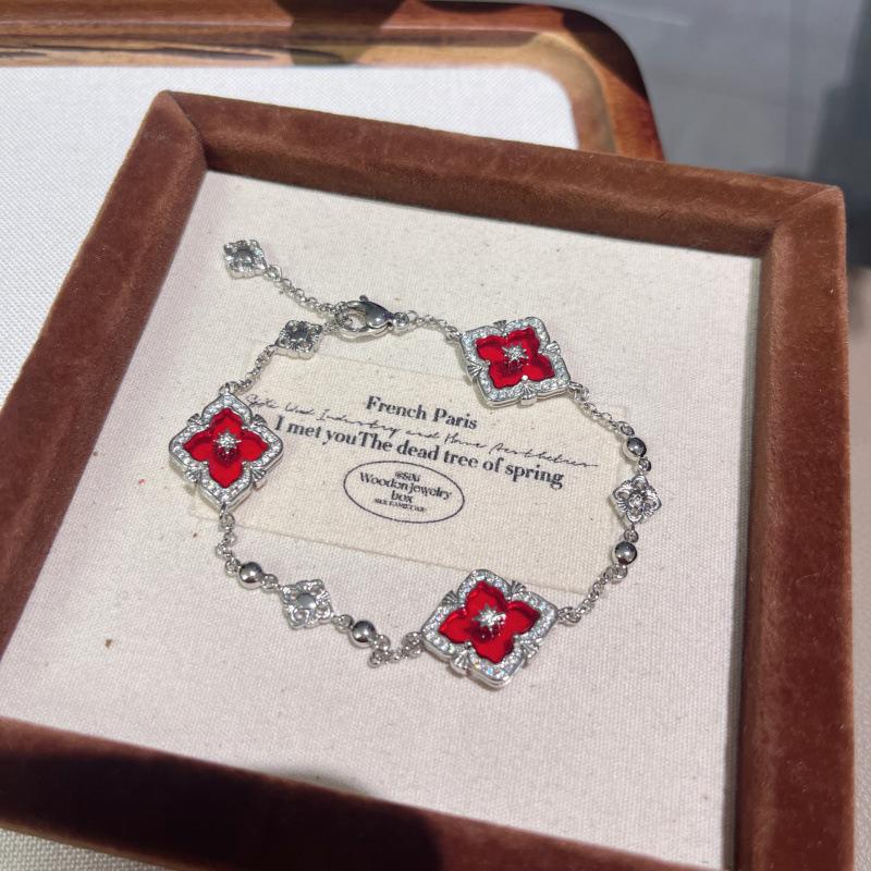 Italian Cloth Qi Lati Natural White Fritillary Four-Leaf Clover Bracelet Women'S Fashion Retro Rhombus Chalcedony Jewelry