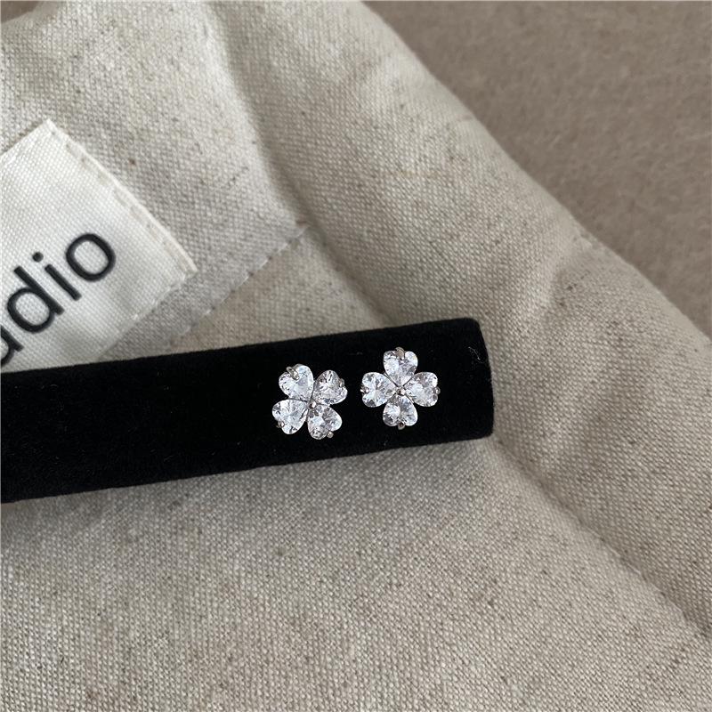 Korean Style Zirconia Flower Stud Earrings - Exquisite, Versatile, High-End Jewelry for Women