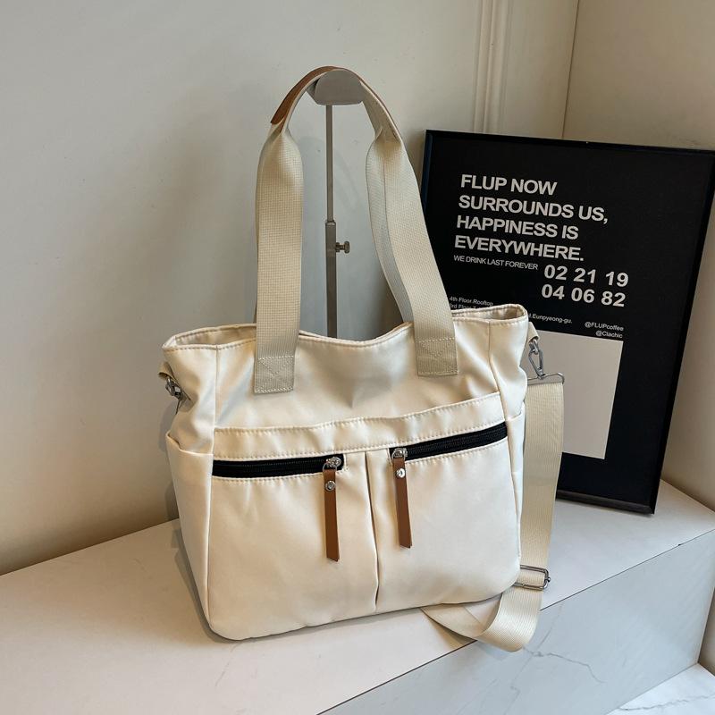 Korean Version of Large-capacity Nylon Bag Women's 2025 Simple Fashion Lightweight Casual Portable Tote Bag Casual Messenger Bag