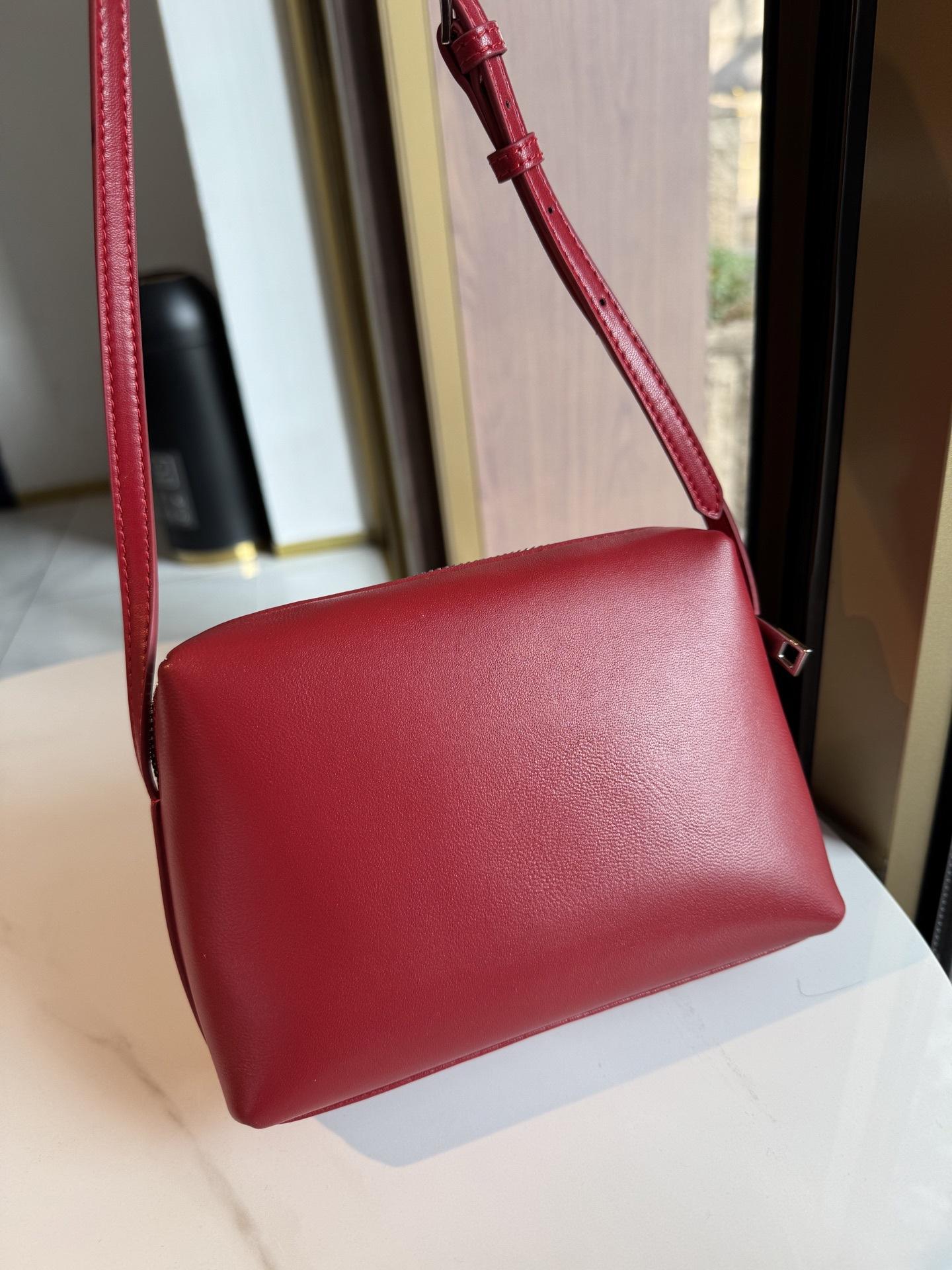 

Минималистская ветровая маленькая квадратная сумка из овчины тофу баотоу, сумка для мобильного телефона, модная сумка через плечо для женщин 20x6x13cm красный