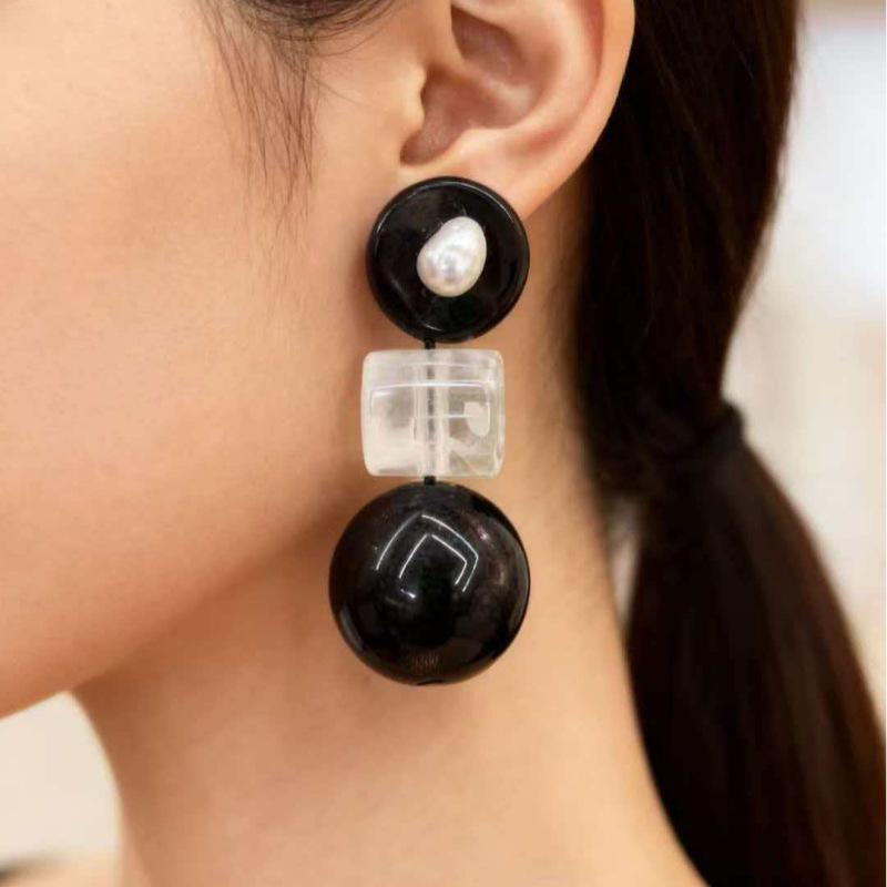 Baroque Pearl Studs: Unique Black Disc Earrings for Autumn/Winter