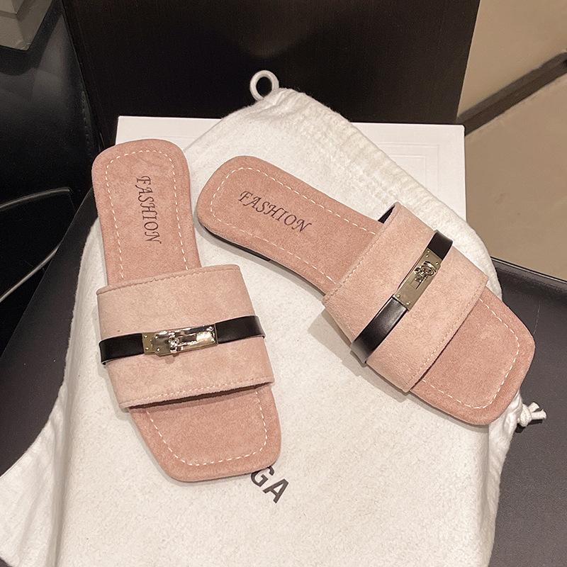 Retro square head flat bottom one-word flip shoes for women's summer wear new fashion with skirt beach cool slippers