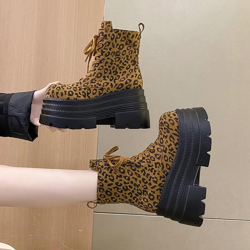 

Женские ботильоны на платформе с леопардовым принтом на очень высоком каблуке, дизайнерские зимние замшевые зимние туфли 2025 года, трендовые женские осенние ботинки на шнуровке 35