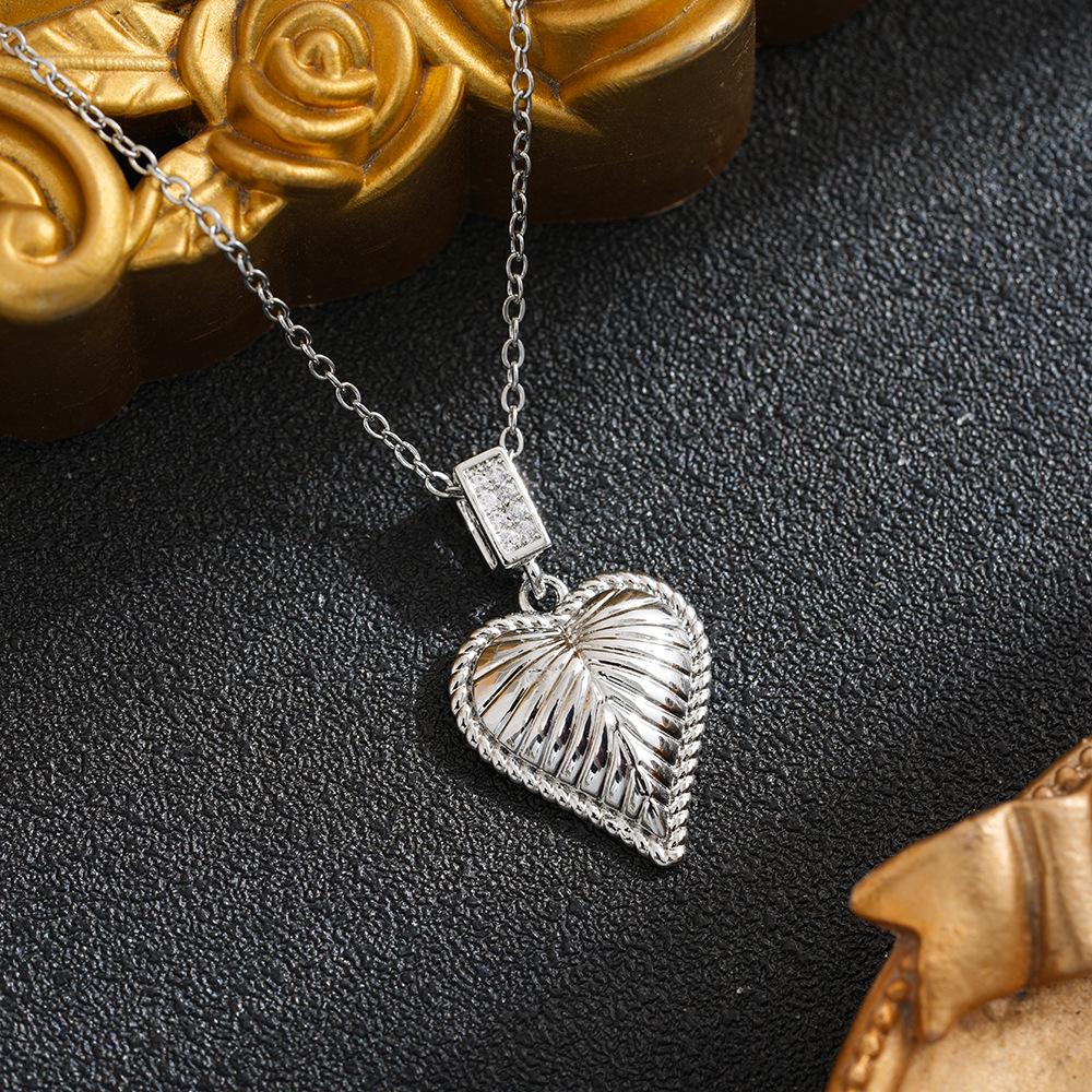European Style Elegant Heart Pendant Necklace