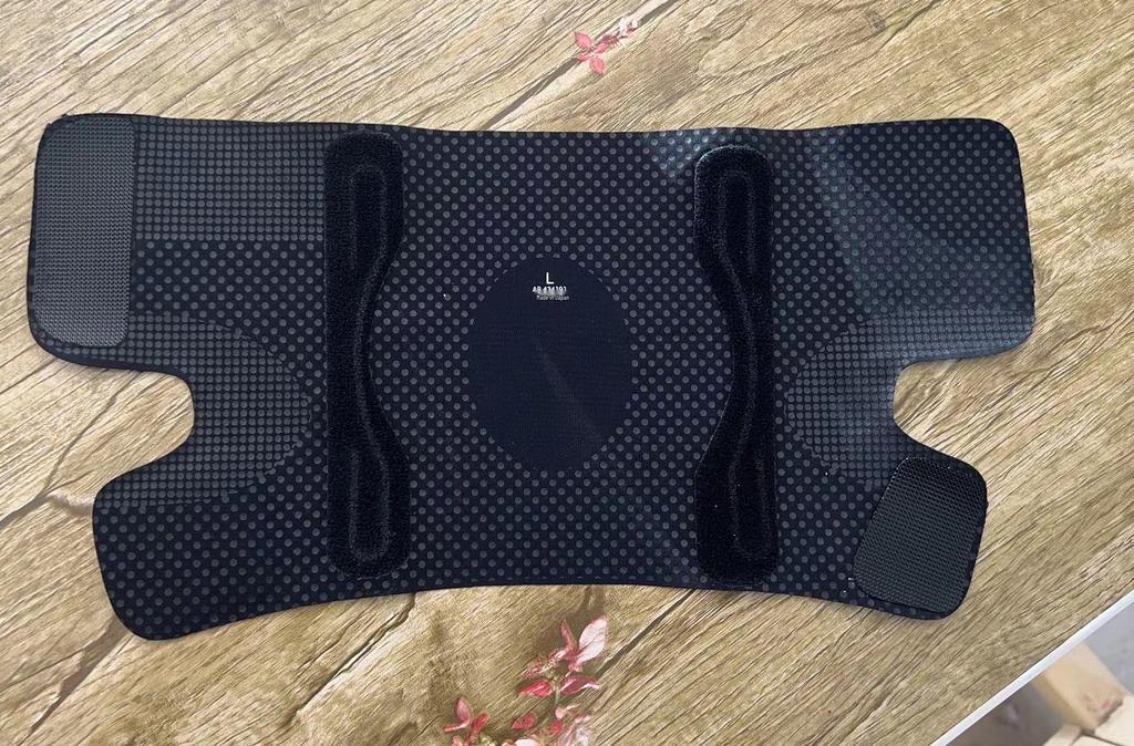 Dünne japanische Kniebandage für Damen und Herren zum Meniskusschutz - Atmungsaktive Sportbandage für Laufen, Gehen und zur Prävention von Gelenkverletzungen.