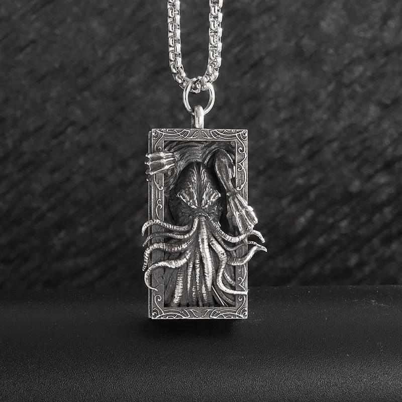 Retro Punk Sun Hugging Moon Round Pendant Necklace Suitable for Men and Women Fashion Trend Couples Commemorative Jewelry Gifts