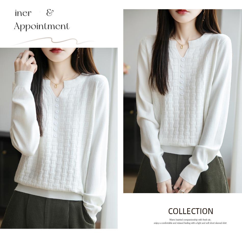 New Andy Velvet V-Neck Seven-Button Jacquard Knit Pullover: Stunning Autumn & Winter Women's Base Layer Shirt.