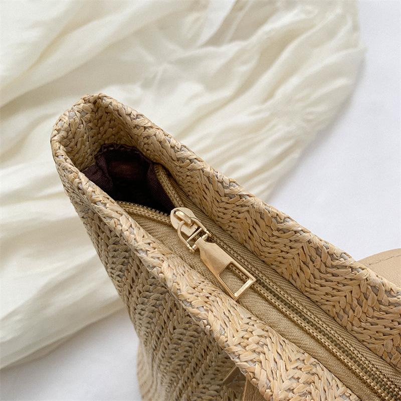 Summer Small Bag Women 2025 New Girl Straw Bucket Bag Vacation Beach Bag Woven Portable Bento Bag