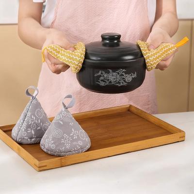 1Pc Triangle Pot Hat Non-Slip Stove Handle Mitt for Cast Iron Skillet Hanging Iron Pot Casserole Handle Protector Household Cooking Supplies