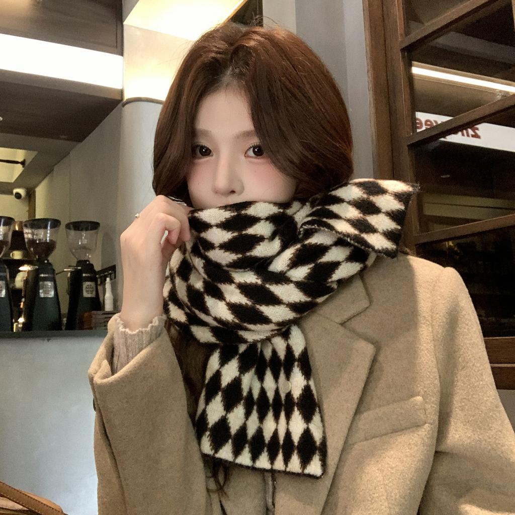 Classic rhombus plaid blended scarf women's winter Korean atmosphere versatile warm wool knitted scarf
