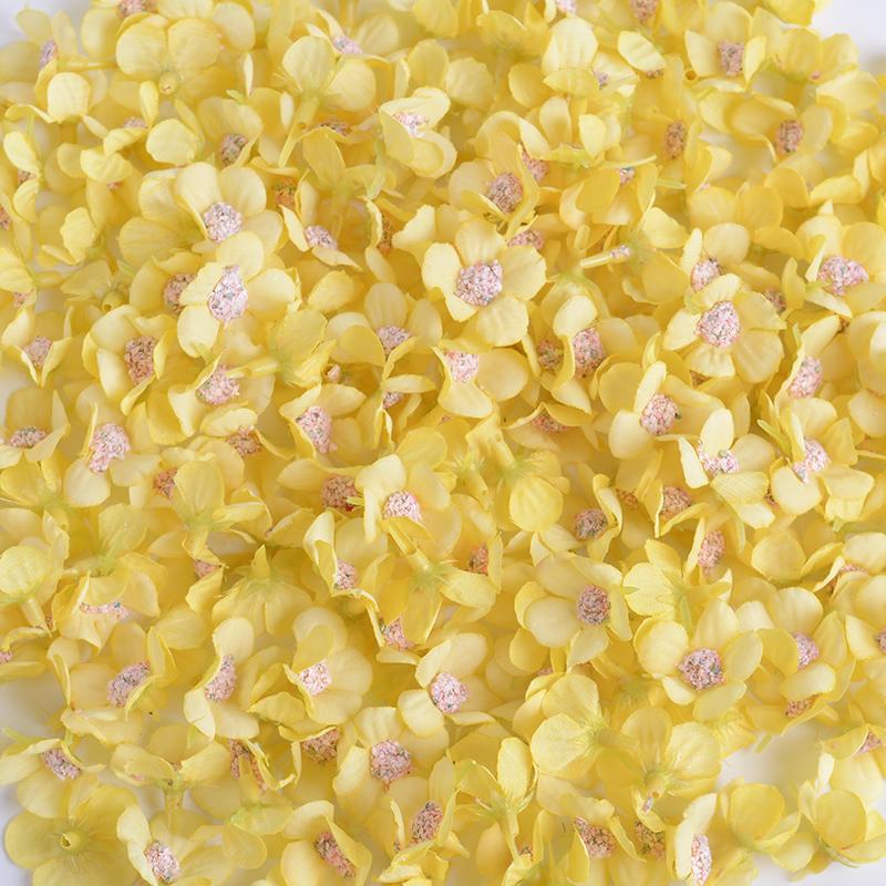 50/100 Stück Mini Gänseblümchen Künstliche Blumenköpfe Seide DIY Bilderrahmen Foto Requisiten Heimdeko Muttertag Hochzeit Dekoration