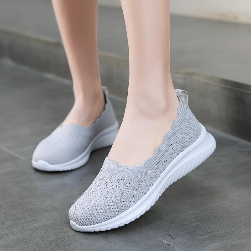 Fashion Sneakers Female Flat Soft Comfortable Fashion Lightweight Pumps Shoes Joker Slip-on Super Light Casual Vulcanize Shoes Woman Red