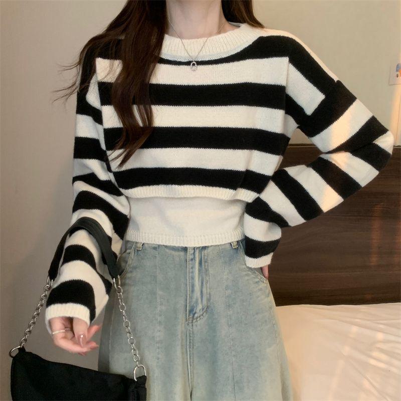

Women s Fashionable Striped Knit Sweater – Round Neck, Long Sleeve, Short Style, Perfect for Autumn. S