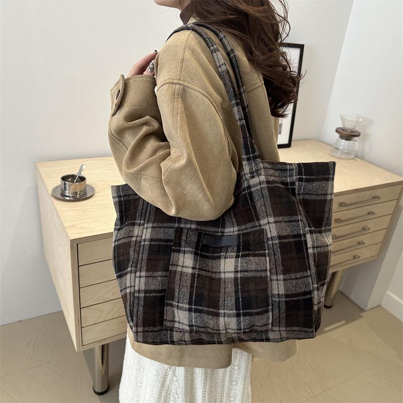 Contrasting color plaid large-capacity tote bag women's Korean version retro casual shoulder bag 2025 early spring niche trendy women's bag