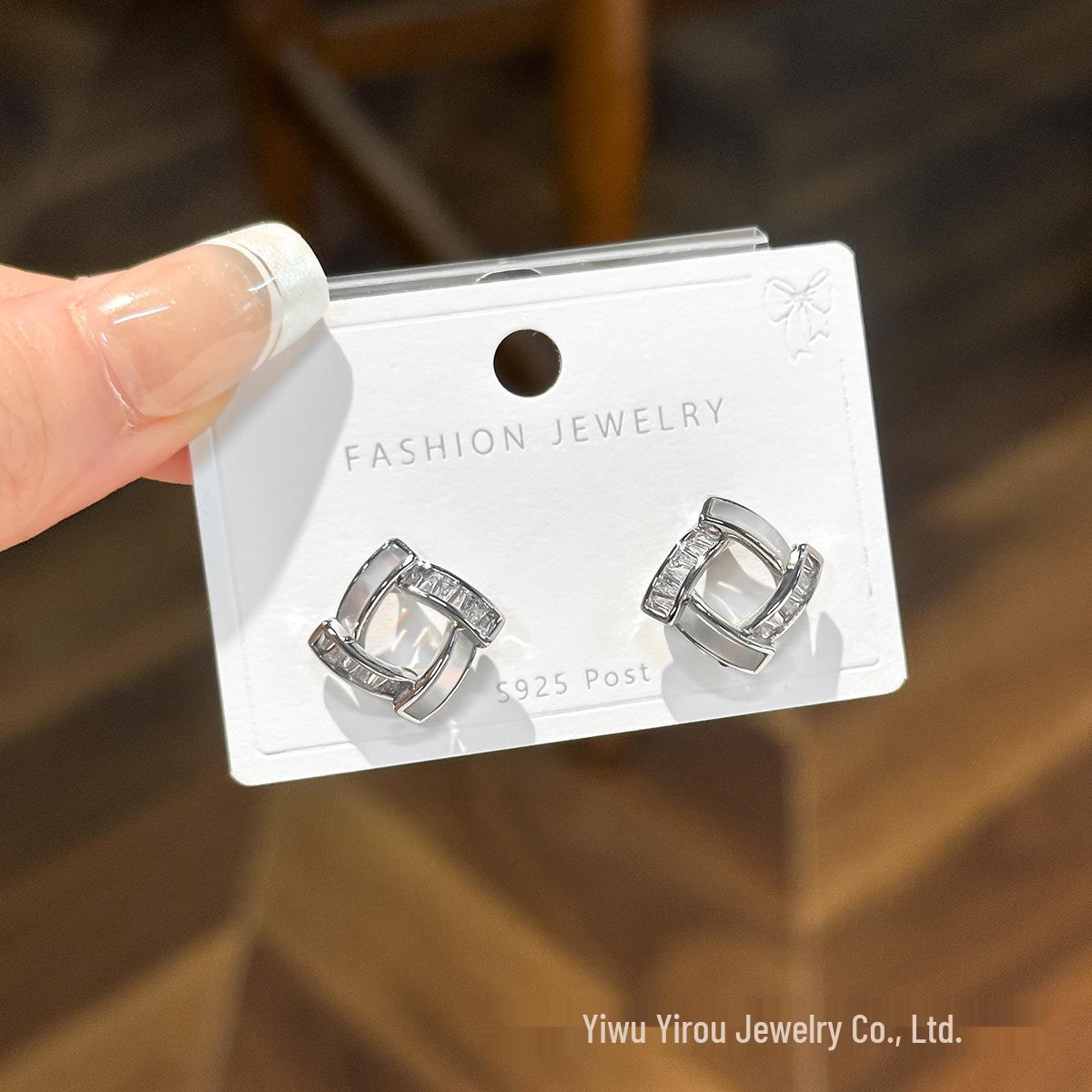 Exquisite Geometric Square Shell Stud Earrings for Women - Versatile and Luxurious