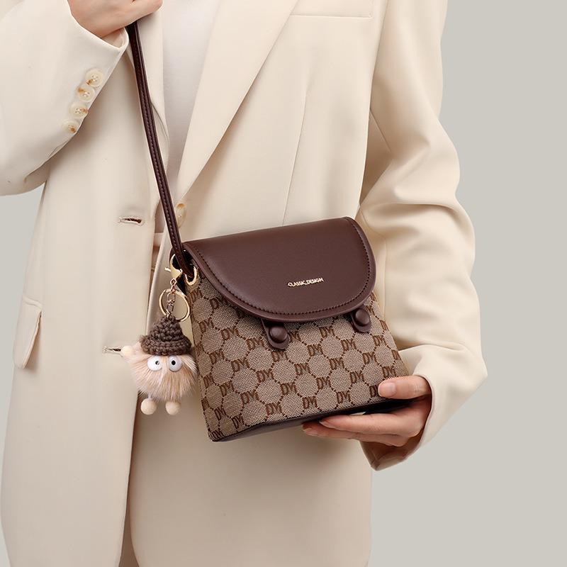 Mobile phone bag women's new women's bag summer shoulder messenger bag high-end fashion commuter bucket bag