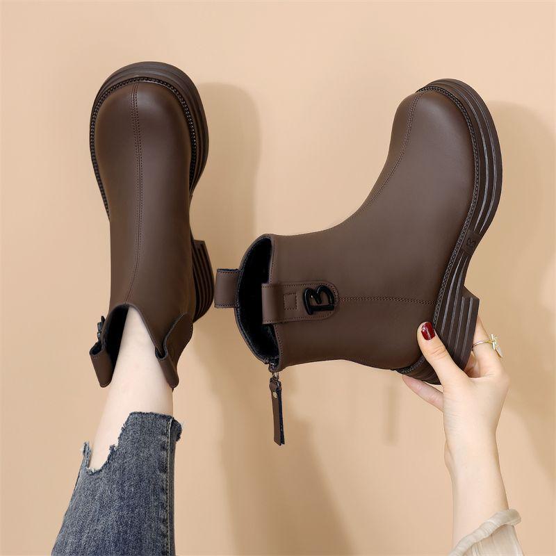 Women's Versatile Fleece-Lined Chelsea Boots: Thick-Soled, Soft, Ankle-High Fashion in New British Style.