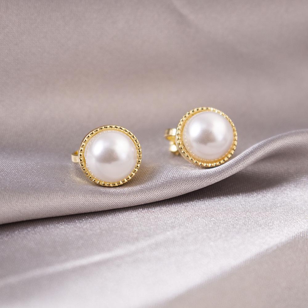 Brincos de pressão triangulares elegantes para orelhas não furadas - Versáteis e com um toque de luxo leve para o uso diário.