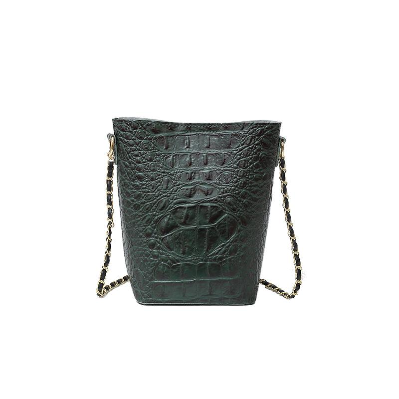 Large capacity new high-end crocodile pattern messenger bag versatile simple embossed women's bag bucket bag