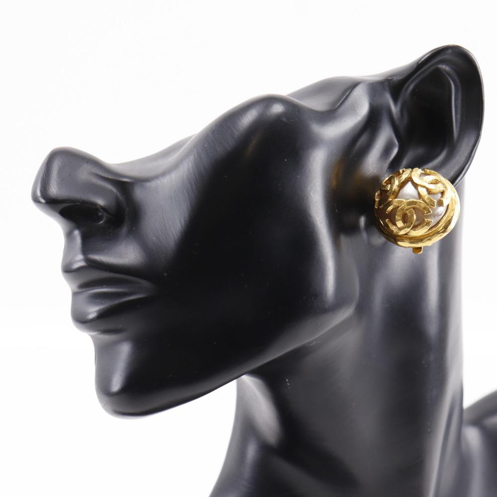 CHANEL Triple COCO Mark Earring vintage Plated Gold/Fake pearl 29.4g Women Used