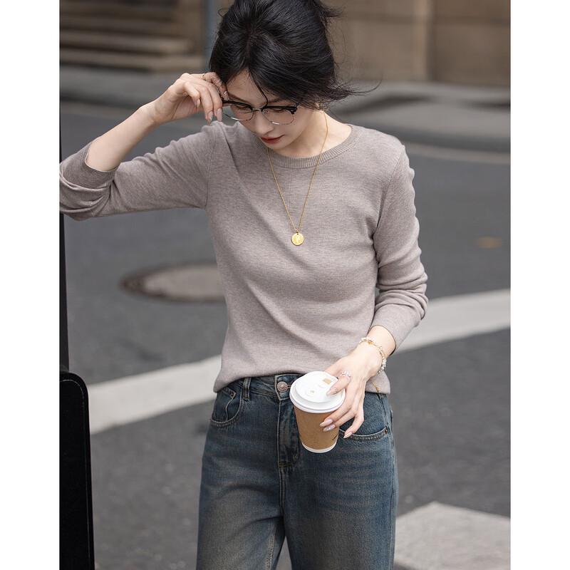 Demana Women's Relaxed Fit V-Neck Knit Top