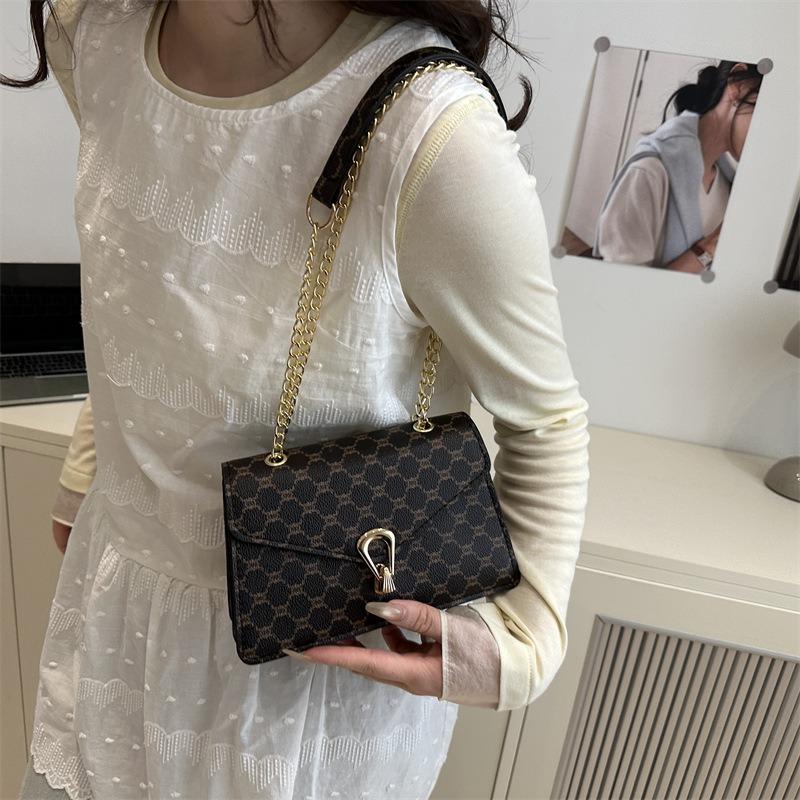 New Simple and Beautiful Trend Retro Casual Fashion Chain Single Shoulder Underarm Messenger Bag Women