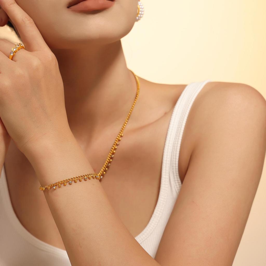 Elegant Titanium Steel Rhinestone Clavicle Chain - Light, Durable, and Stylish Jewelry
