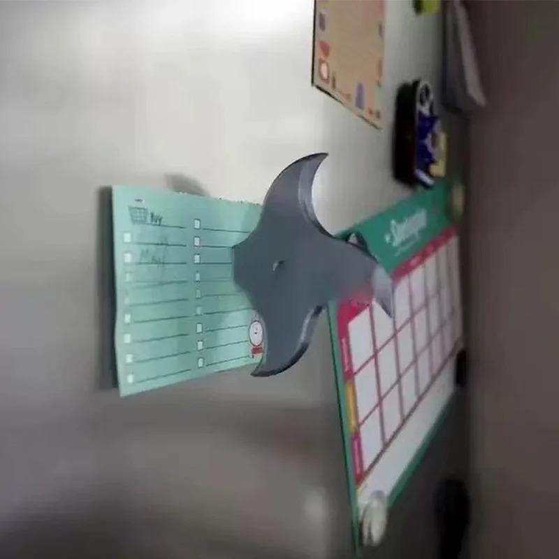 Mini Rolig Kniv Magnetiska Kylskåpsmagneter 3D Rolig Yxa Kylskåpsmagnet Hemdekorationer hemtillbehör Kylskåp För Järnyta