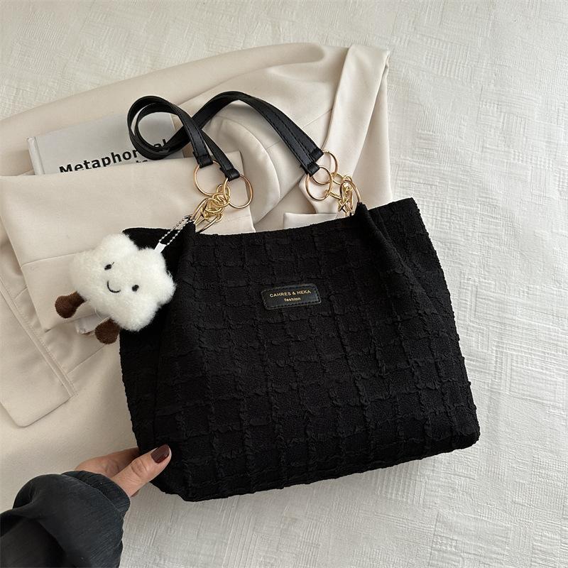 

Large-capacity handbag bag women s 2025 new high-end fashion ins niche commuter shoulder bag Lenggatot Without pendant чёрный